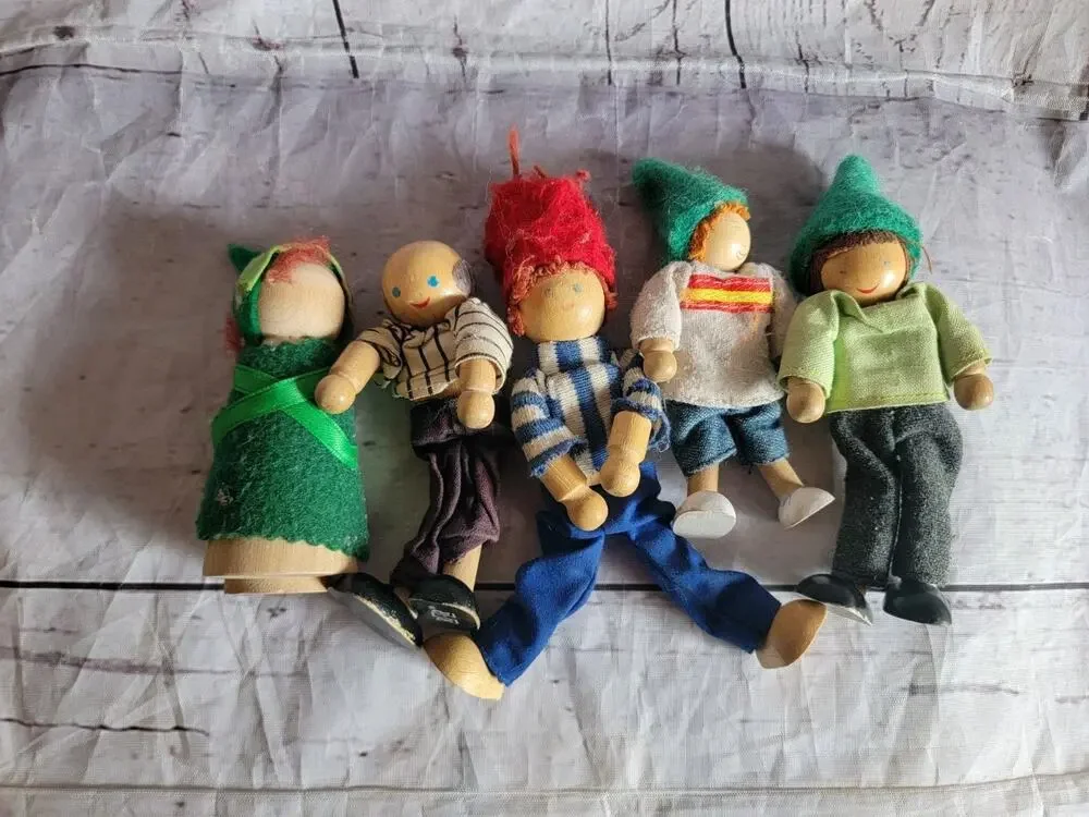 Dollhouse Family Lot 4 Poseable Wood Dolls Figures Toy People Friends READ